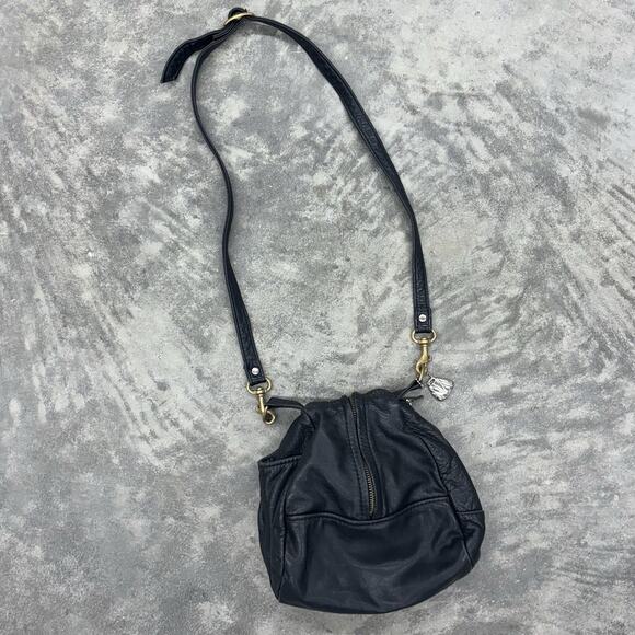 Victoria Leather Gumdrop Bag Black Leather Crossbody Adjustable Zip Charm Vtg - Picture 1 of 11